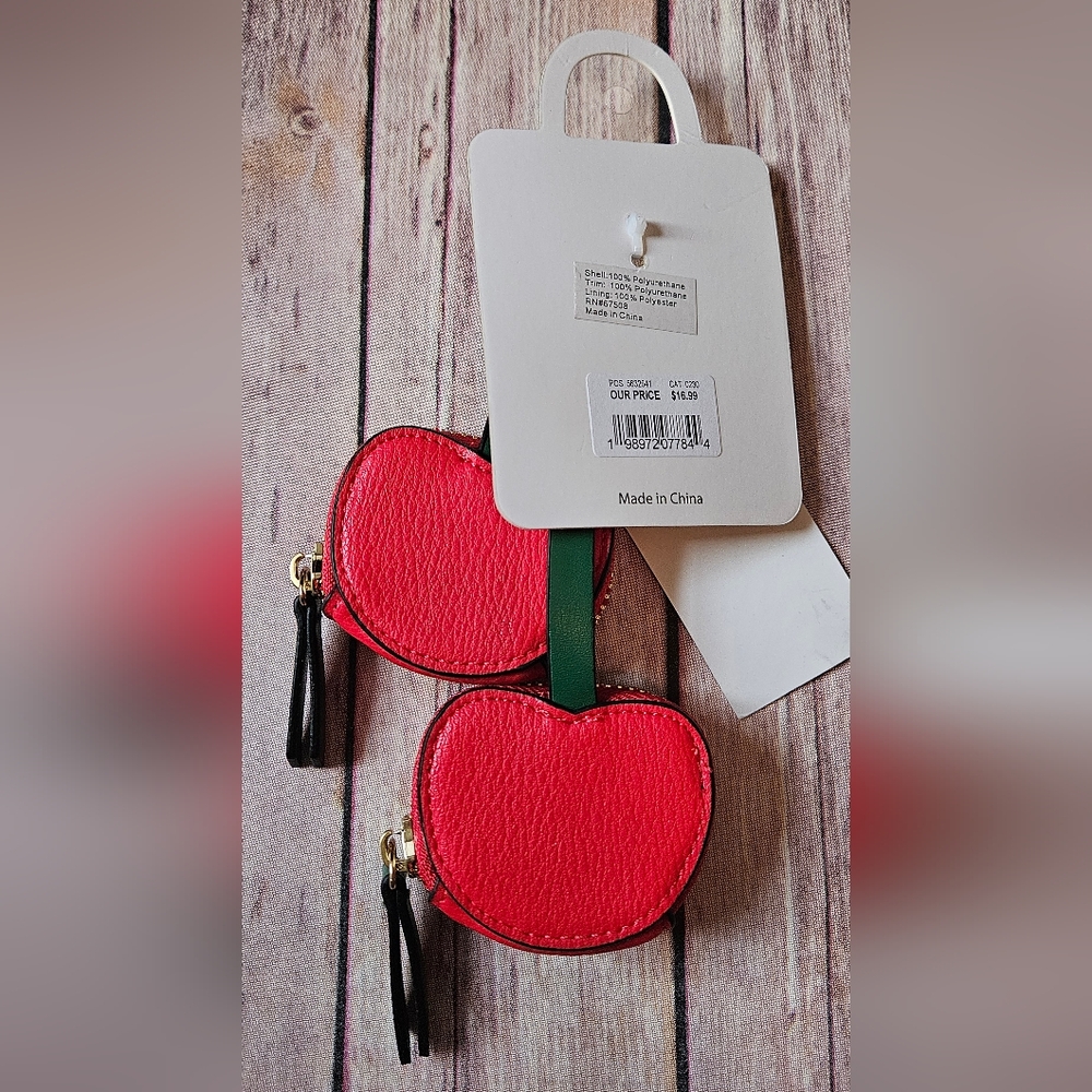 DSW Red Heart Bag Charm with Gold Accents NWT - Picture 8 of 11